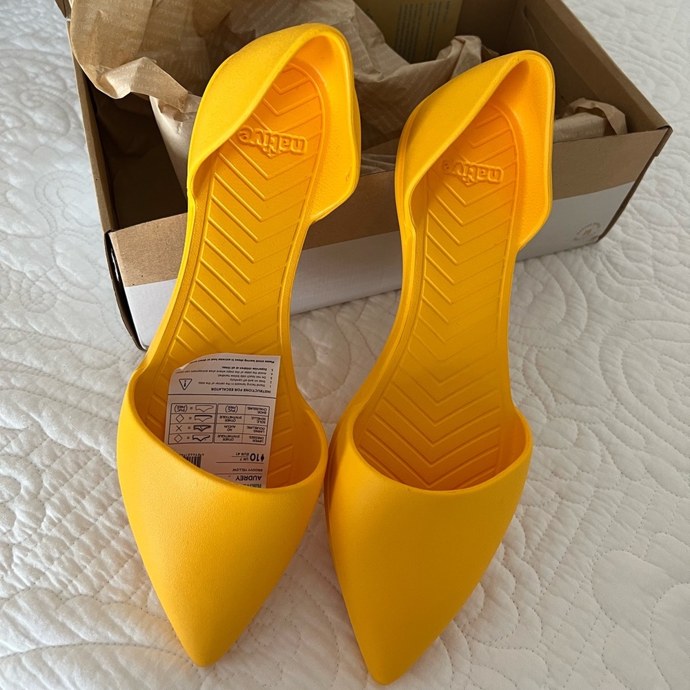 Native Audrey Yellow Flats